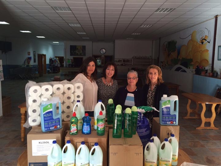 The Group of Sustainable Accomodation gave away cleaning and personal hygiene products to ‘Calor & Café’