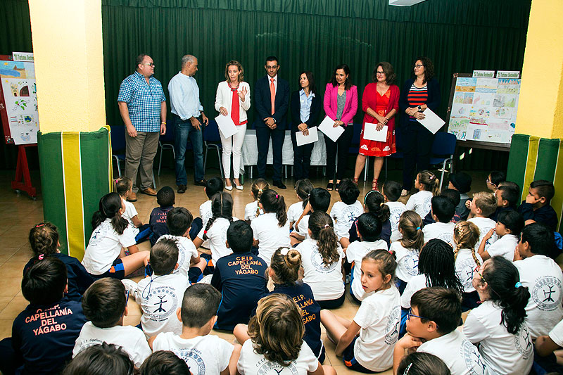 Three students from the CEIP Capellanía de Yágabo and another student from Nuestra Sra. de los Volcanes, winners of the 10th Drawing Competition promoted by ASOLAN